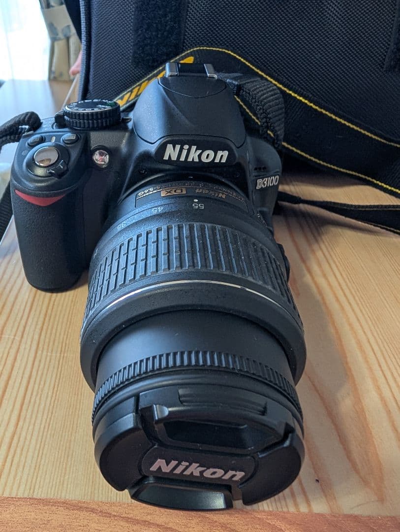 Nikon D3100 使用説明書とカメラバッグ、カメラ本体、望遠レンズ