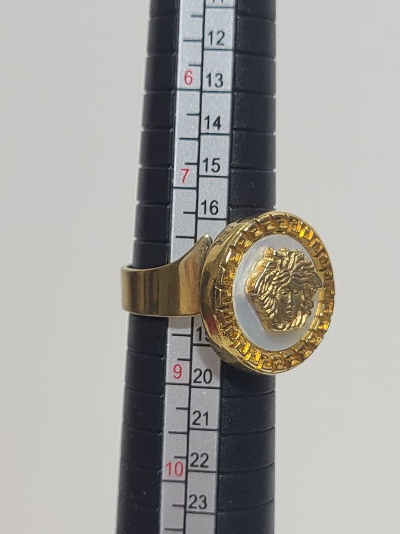 ヴェルサーチ　メデューサリング　シェル　ゴールド