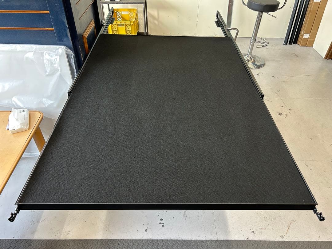 ハイエーススライドフロア150cm 黒レール、黒フェルト、引手ポール