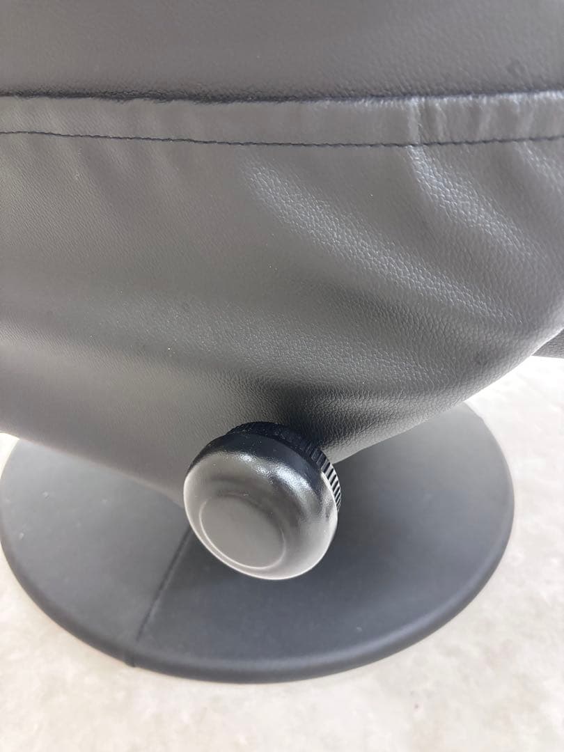 ブラック リクライニングチェア オットマン付き