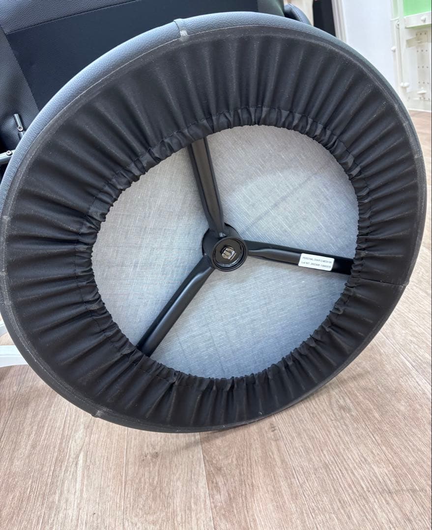 ブラック リクライニングチェア オットマン付き