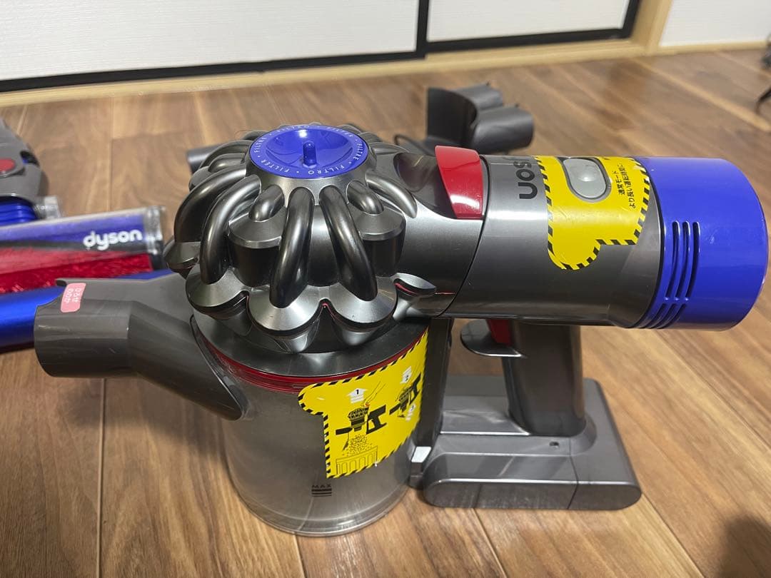 Dyson - ダイソン V7 (sv11) スティッククリーナー 本体
