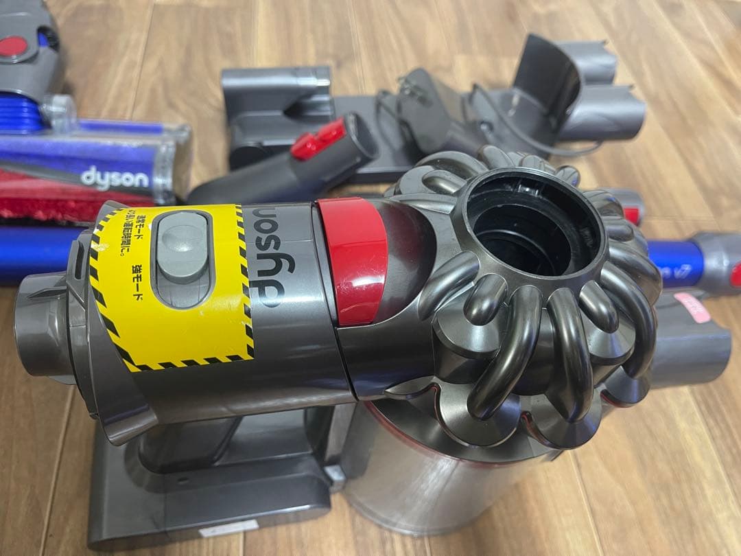 Dyson - ダイソン V7 (sv11) スティッククリーナー 本体