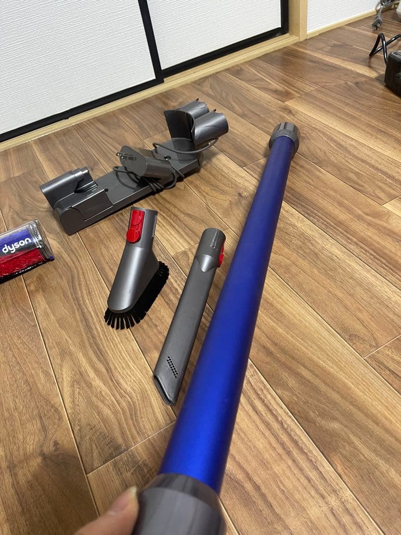 Dyson - ダイソン V7 (sv11) スティッククリーナー 本体