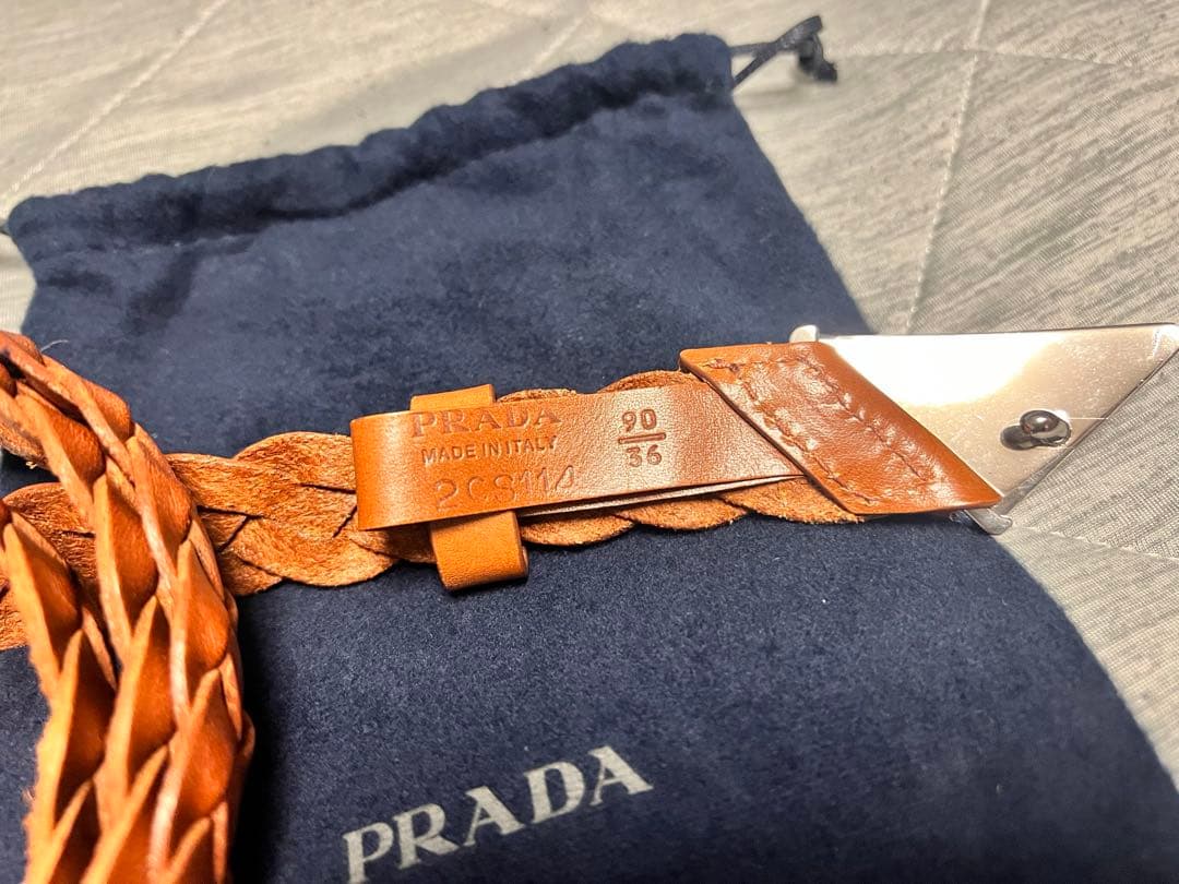 PRADA トライアングル レザーベルト