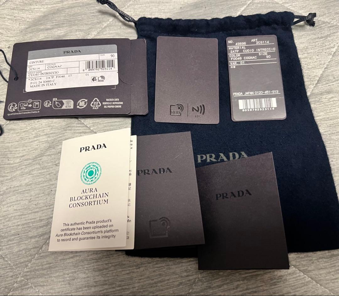 PRADA トライアングル レザーベルト