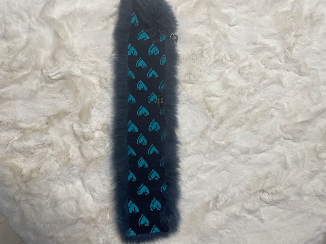 FENDI ファー ネックウォーマー ハートモチーフ