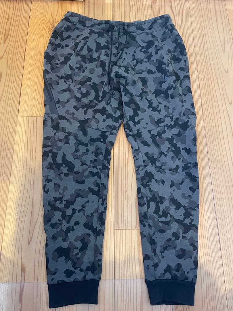 Nike テックフリース パーカー パンツ セットアップ　Ｌサイズ　ブラックカモ