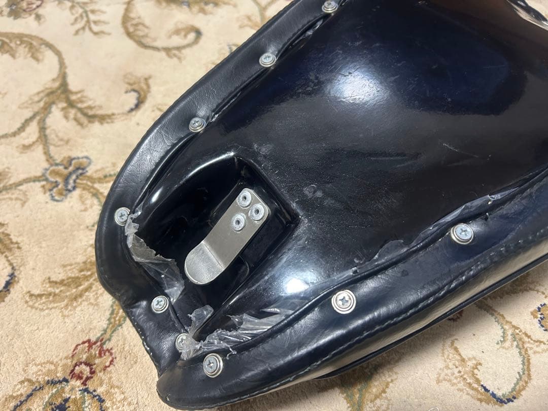 美品　装着画像ありハーレーダイナ2003年　ソロシート