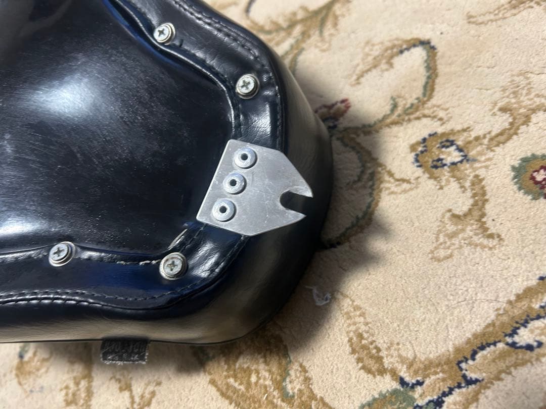 美品　装着画像ありハーレーダイナ2003年　ソロシート