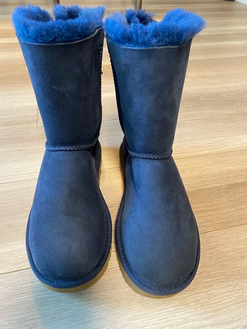 お値下げしました‼️UGG リボンムートンブーツ / ネイビー系