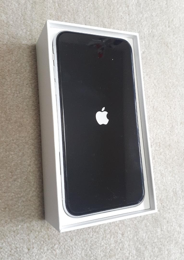 Apple iPhone XR ホワイト 本体　128GB