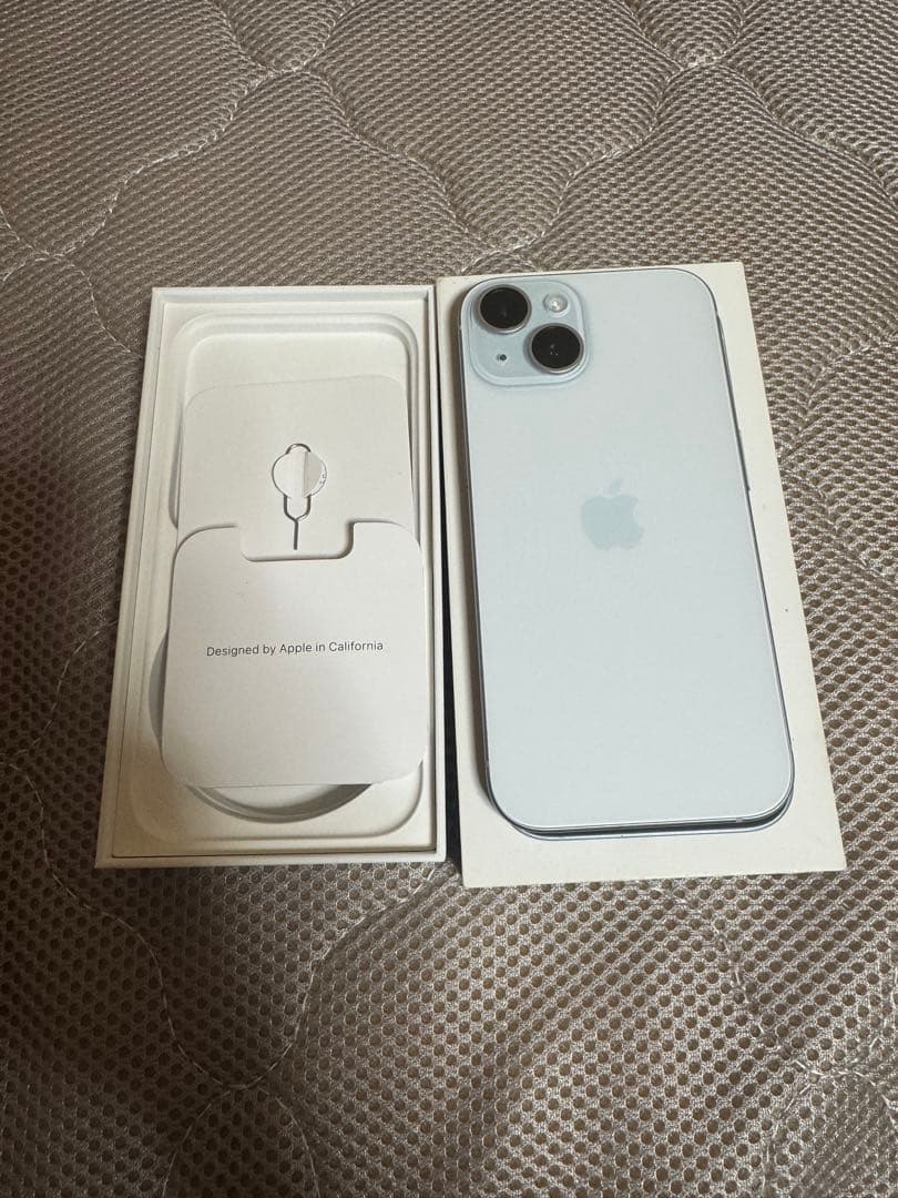 美品iPhone 15 SIMフリー