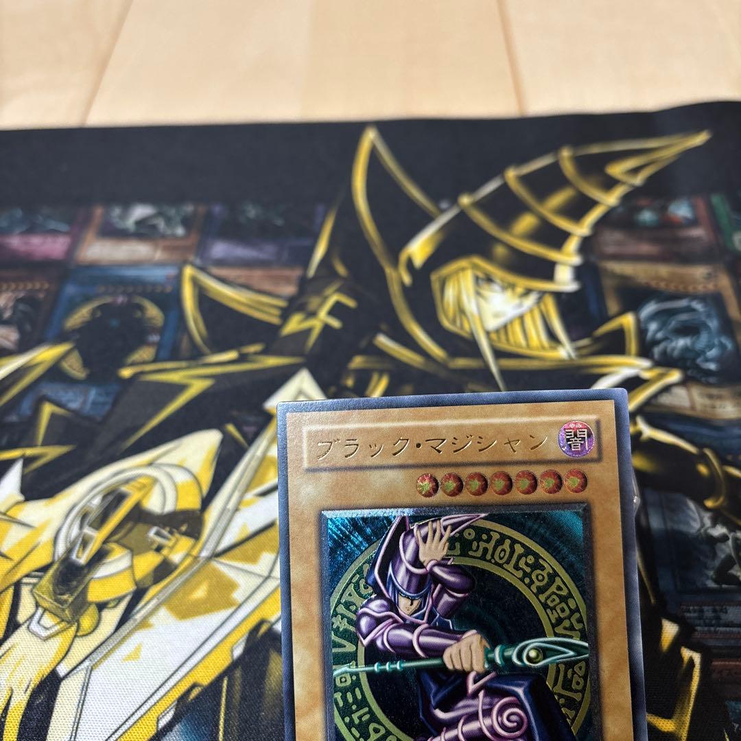遊戯王　ブラック・マジシャン レリーフ　引退品