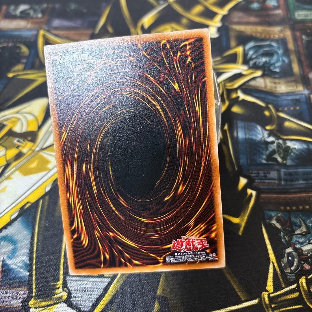 遊戯王　ブラック・マジシャン レリーフ　引退品