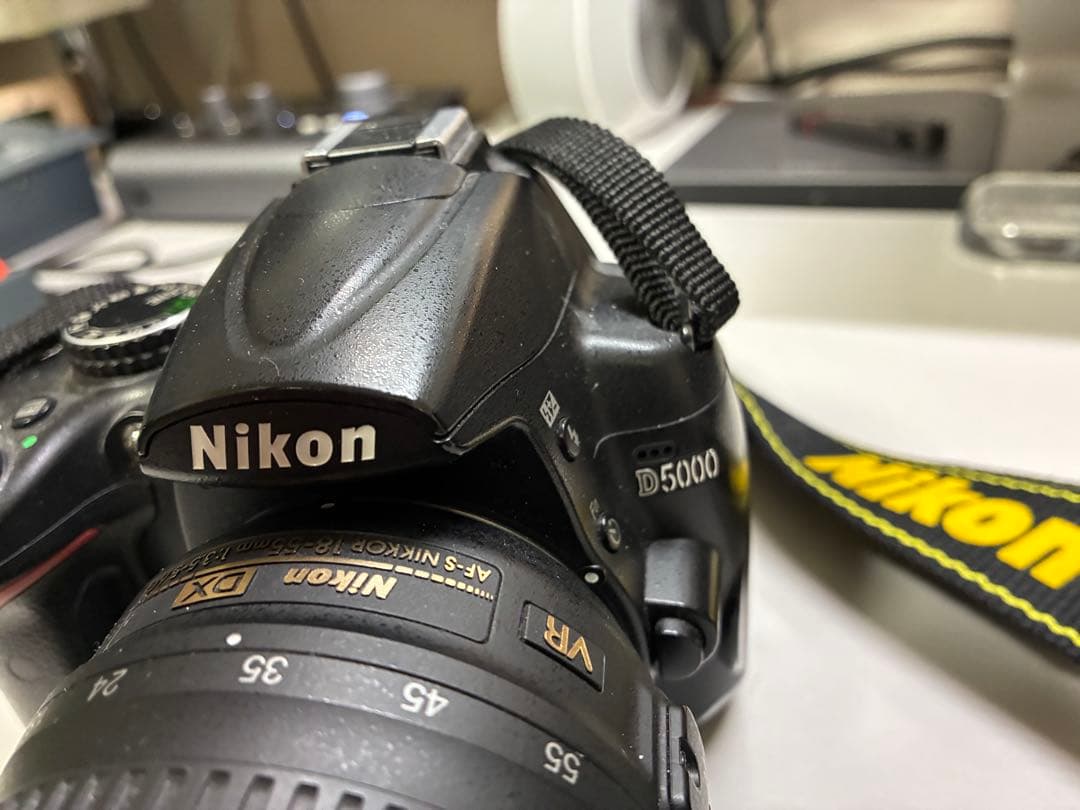 Nikon D5000 デジタル一眼レフカメラ