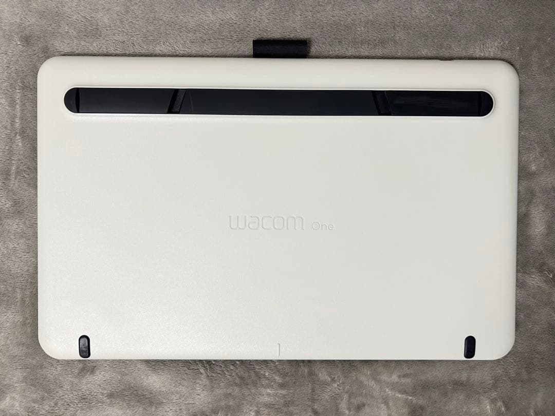 Wacom One 液晶ペンタブレット DTC133 本体、ペン、ケーブル
