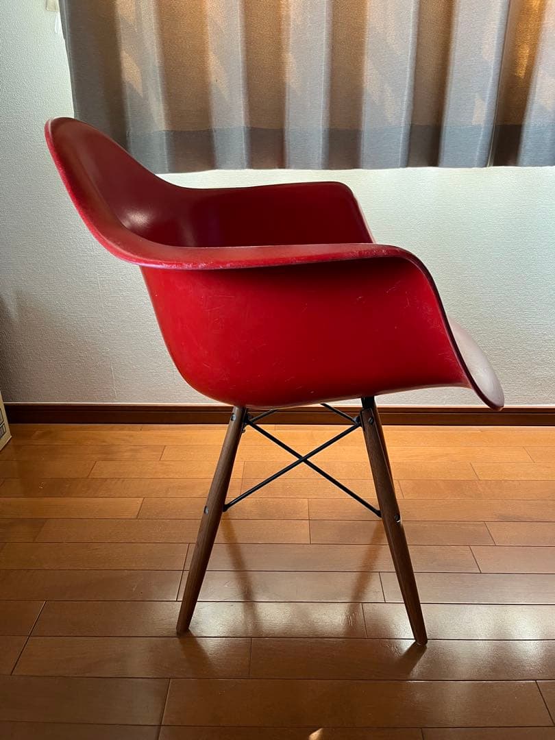 モダニカ　アームシェルチェア　レッド