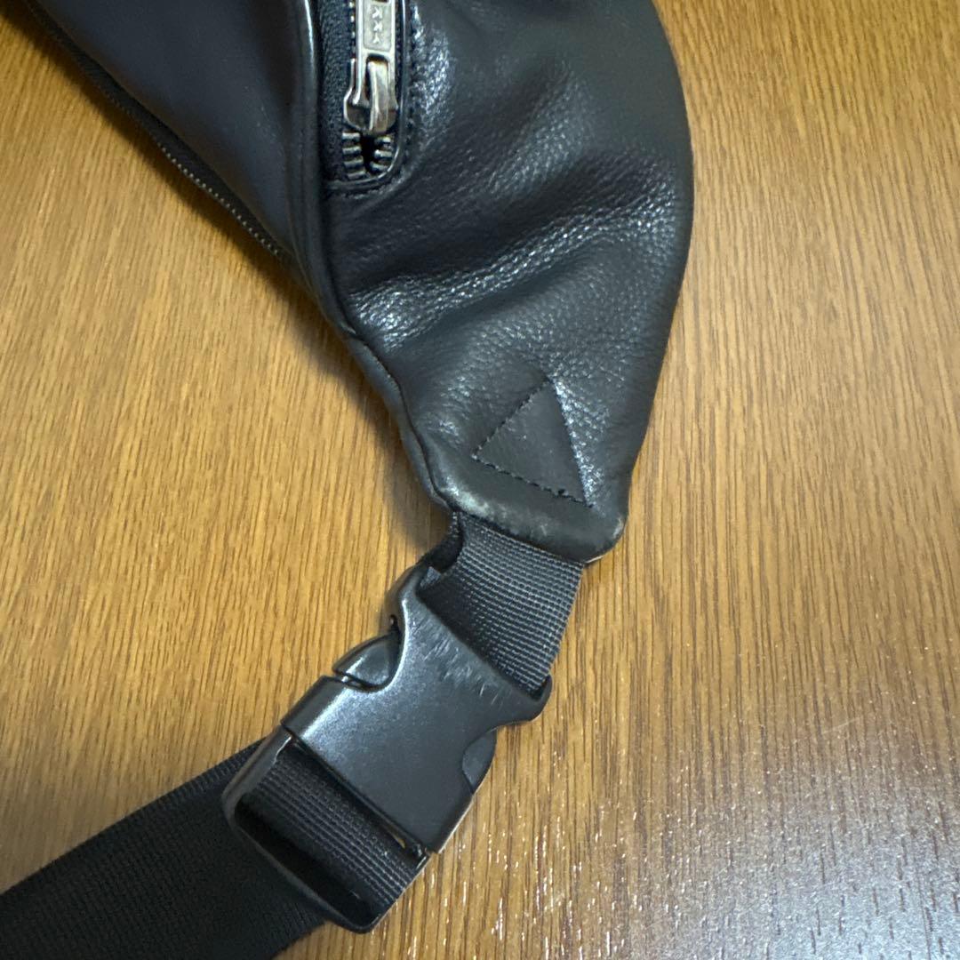 Supreme ブラック レザー ボディバッグ