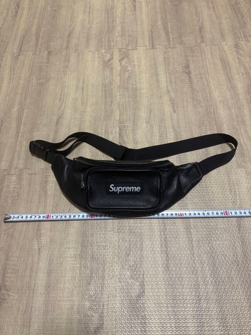 Supreme ブラック レザー ボディバッグ