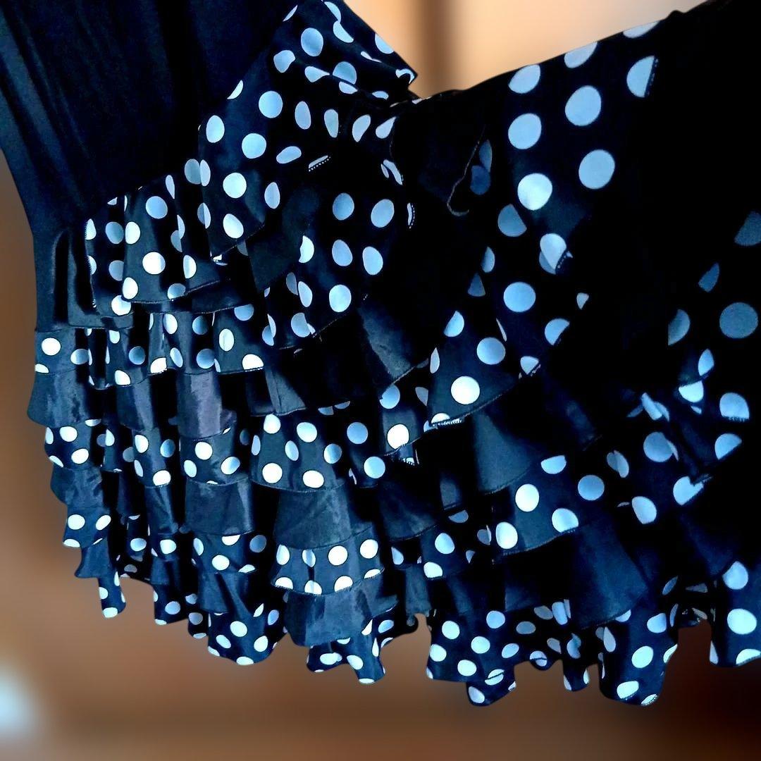 フラメンコドレス 黒と白の水玉模様