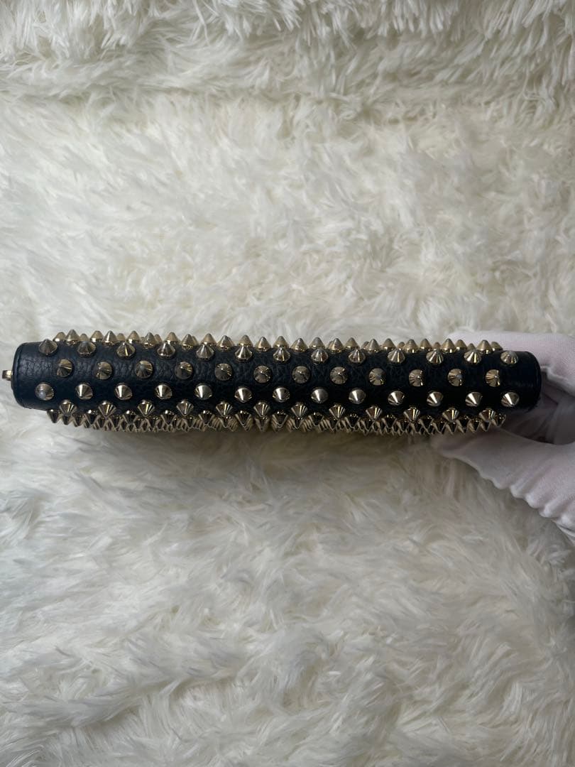 ✨美品 ✨ルブタン ラウンドジップ パネート 長財布 シボ革 ブラック レザー