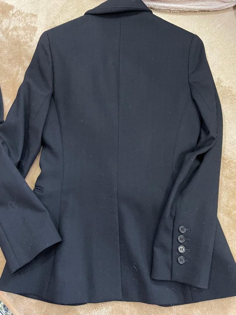 theory セオリーのブラックスーツです。シルエットが最高にきれいでステキです