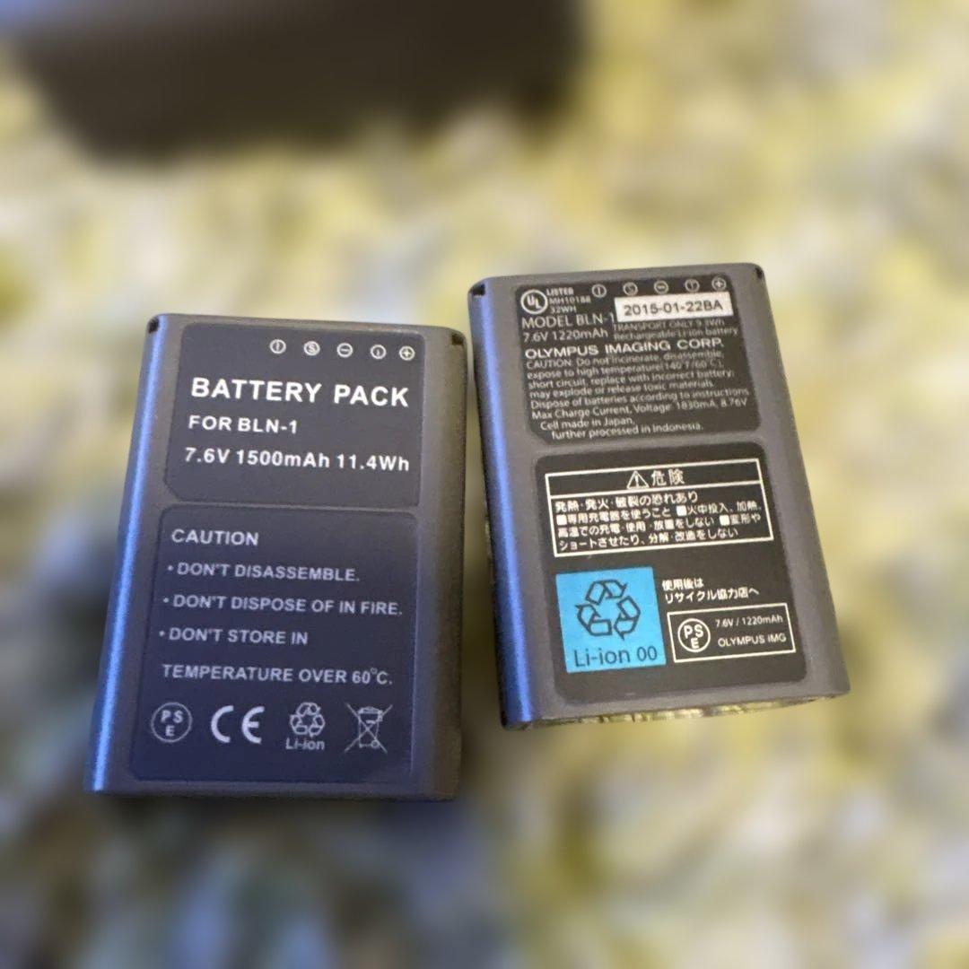 オリンパスOLYMPUS PEN E-P5 ボディ黒／銀(シャッター数少ない)