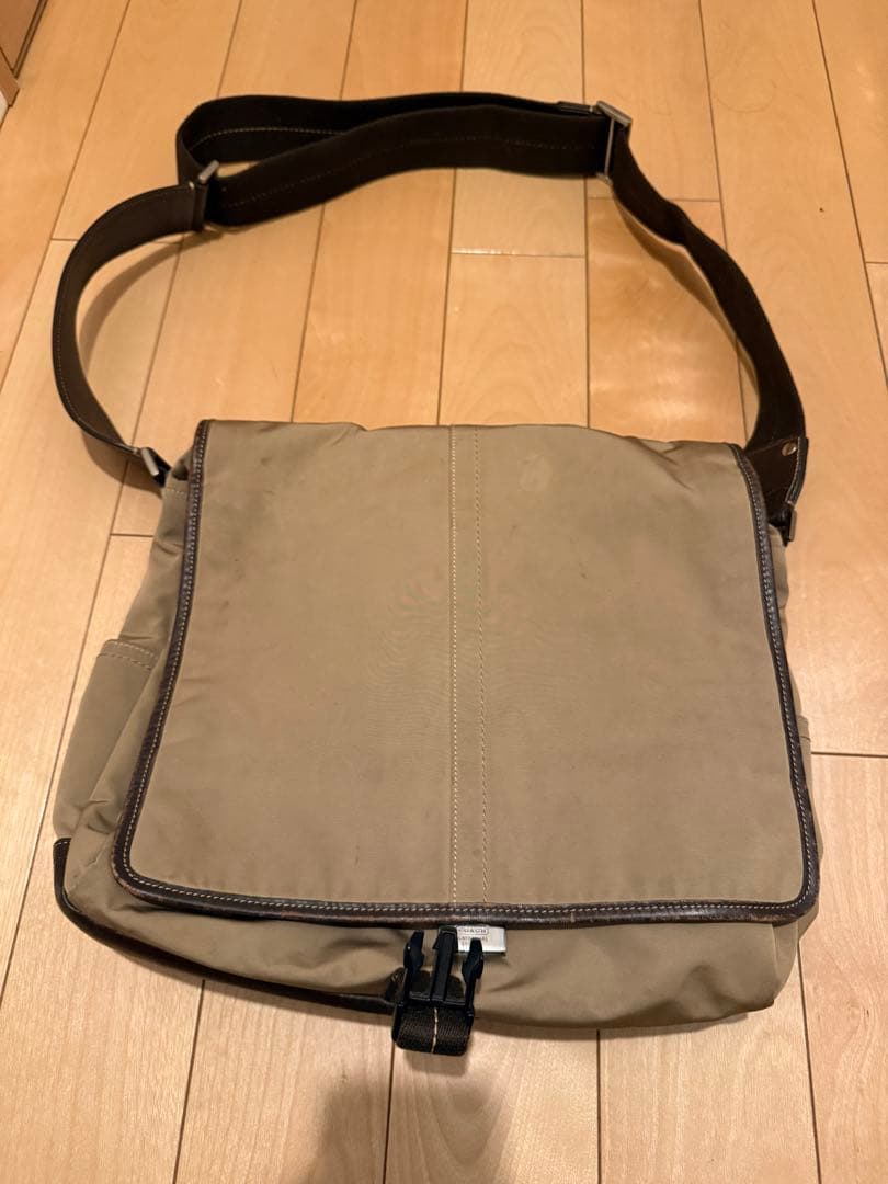 ナイロン製 ベージュ ショルダーバッグ