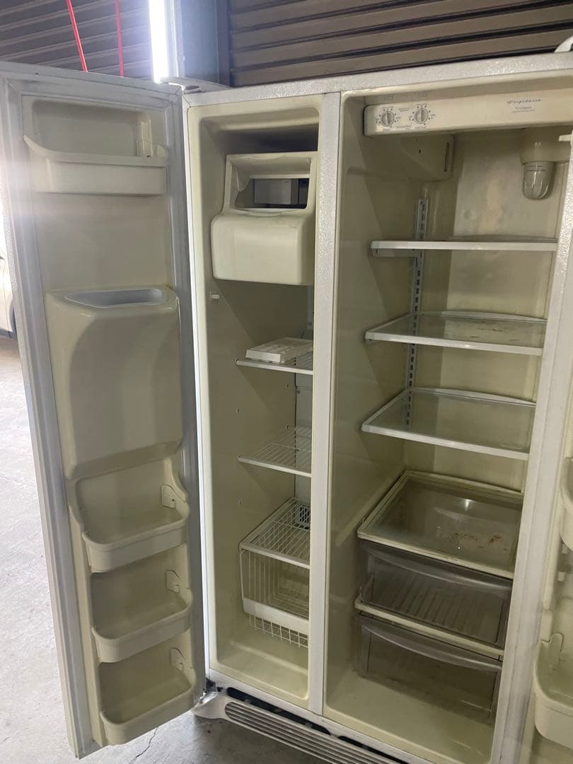 Frigidaire サイドバイサイド冷蔵庫 ホワイト