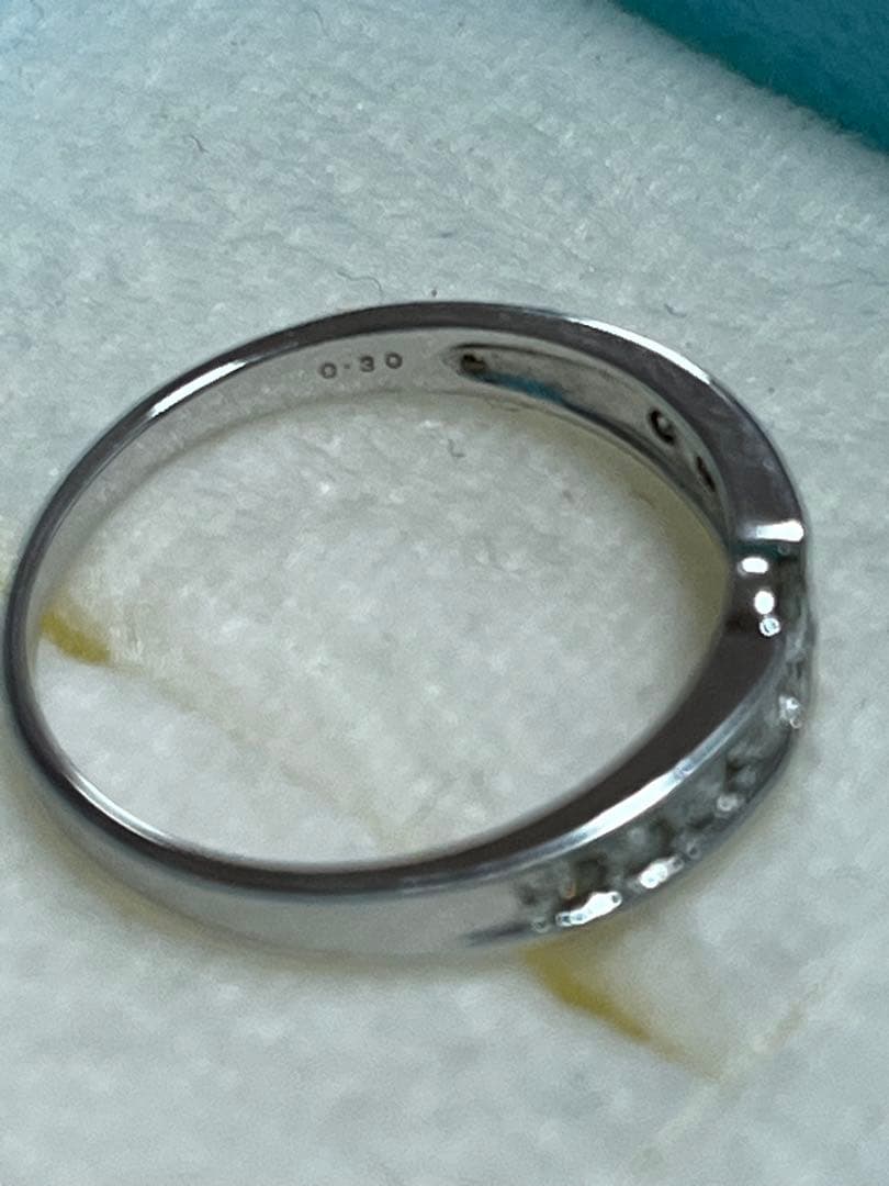 プラチナ ダイヤモンドリング 0.30ct