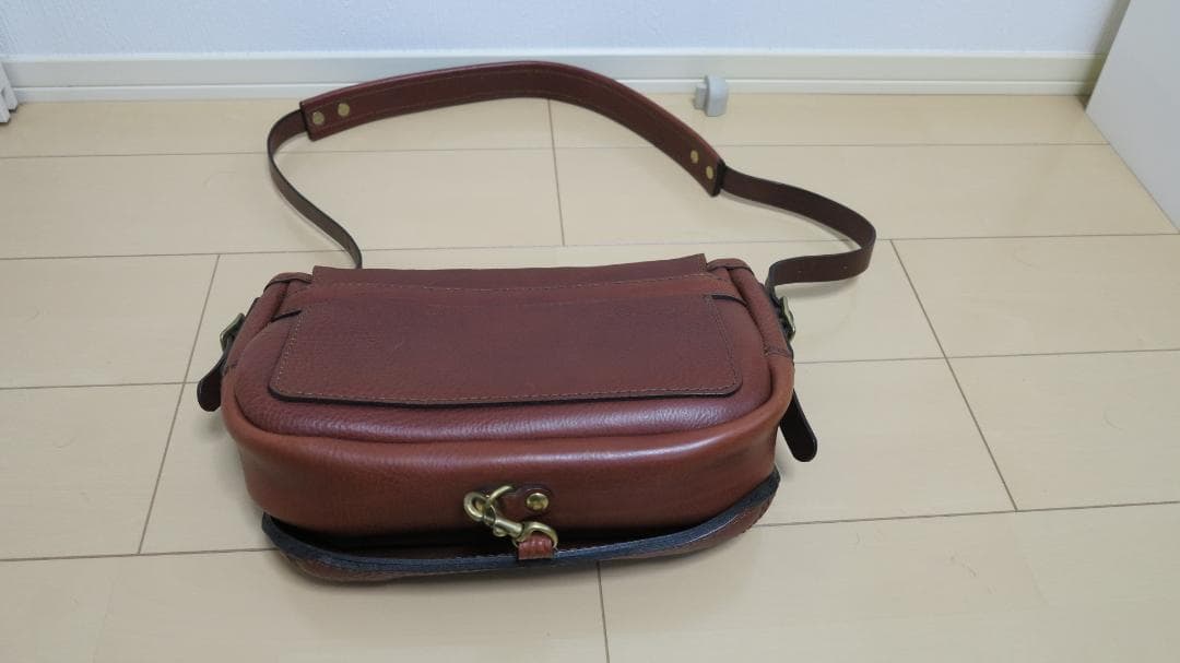 特別　HERZ ヘルツ 普段使いできるメッセンジャーTN-141　Sサイズチョコ