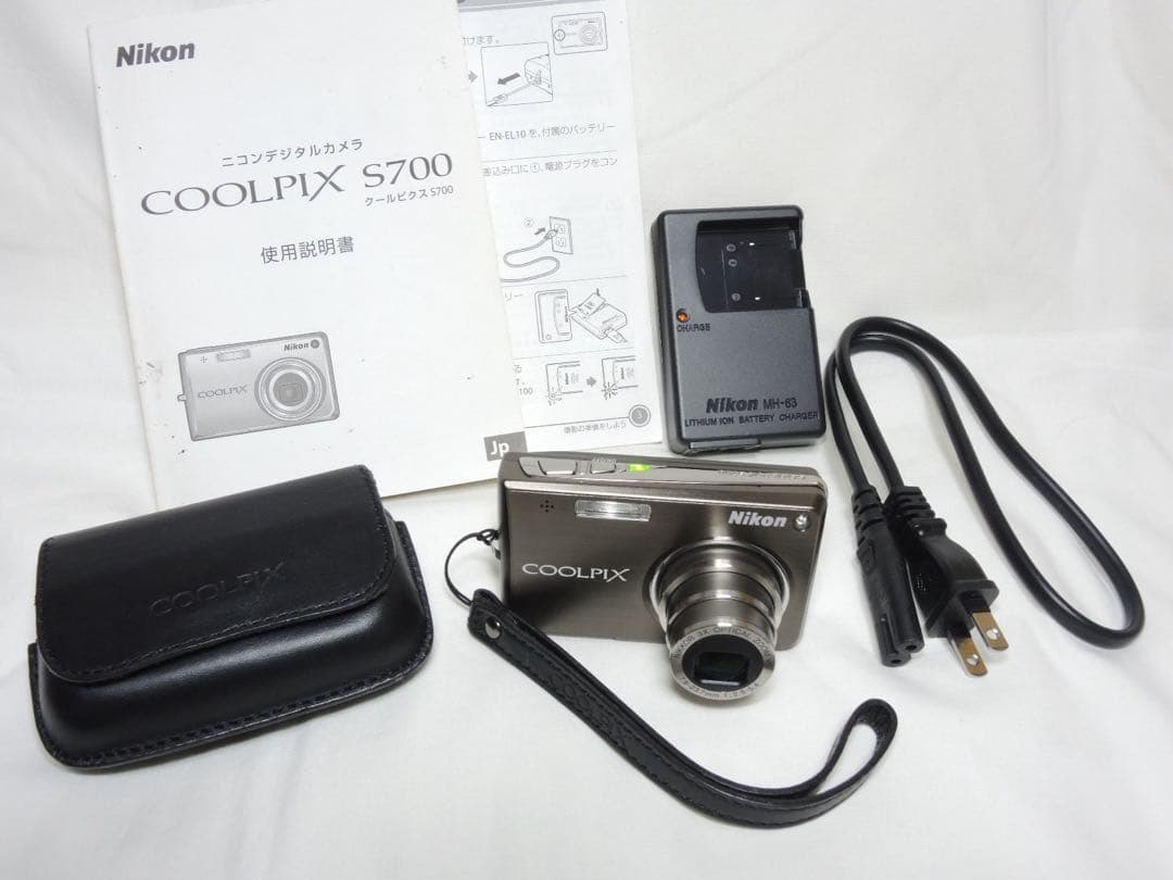 ニコンNikon COOLPIX S700 アーバンブラック専用ケース付き 美品