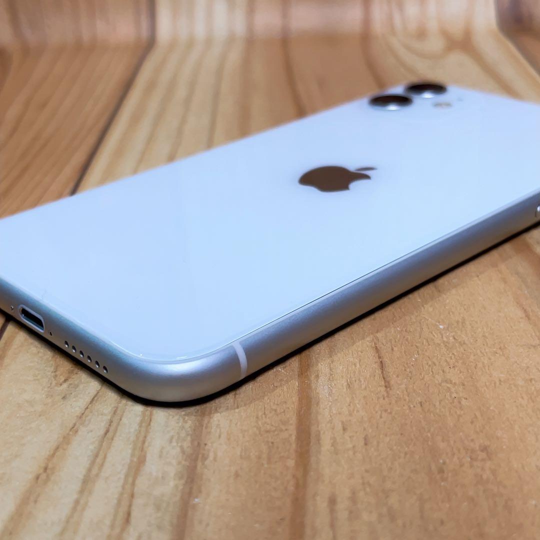 SIMフリー 本体 iPhone 11 128 GB 566 ホワイト 電池新品