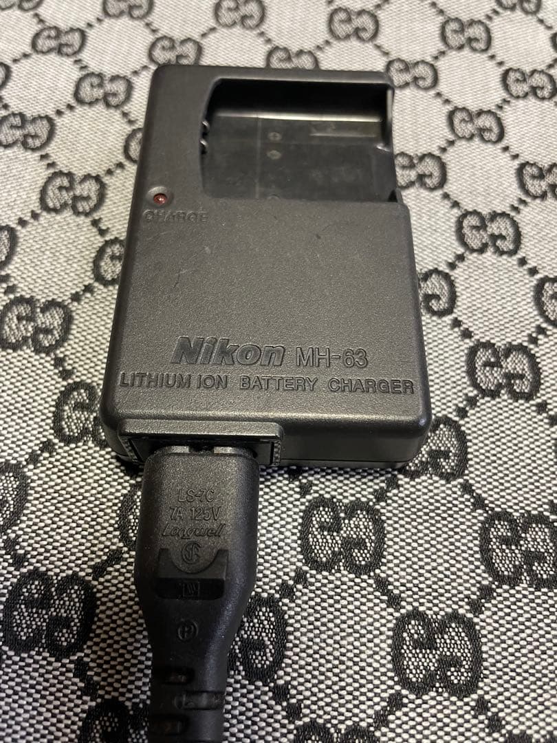 良好　Nikon ニコン　COOLPIX デジカメ　本体バッテリー充電器USB