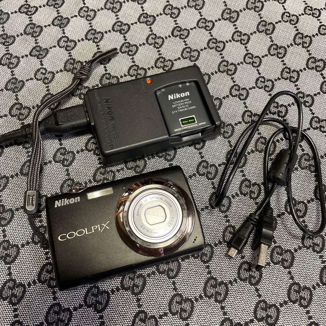 良好　Nikon ニコン　COOLPIX デジカメ　本体バッテリー充電器USB