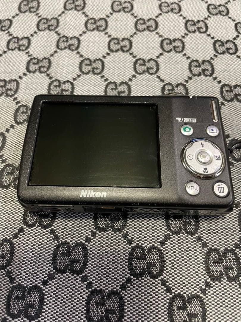 良好　Nikon ニコン　COOLPIX デジカメ　本体バッテリー充電器USB