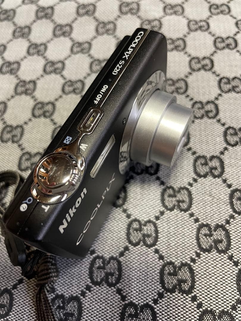 良好　Nikon ニコン　COOLPIX デジカメ　本体バッテリー充電器USB