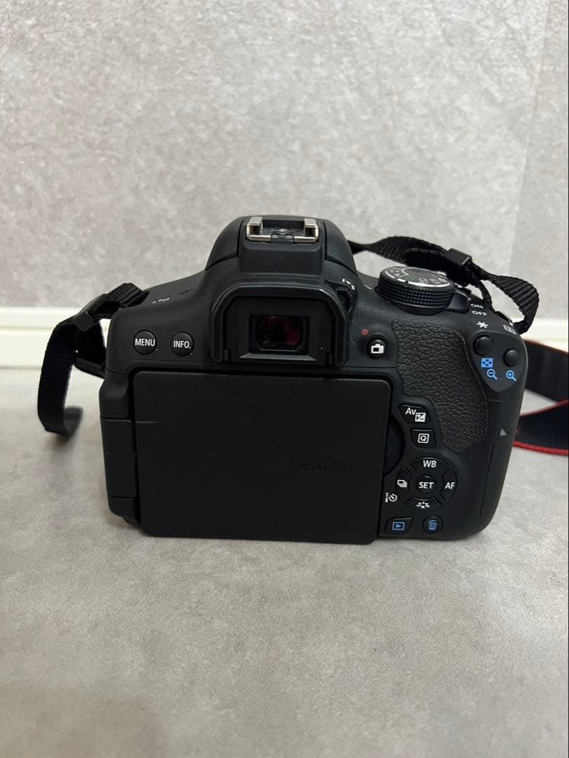 Canon EOS Kiss X8iデジタル一眼レフカメラ