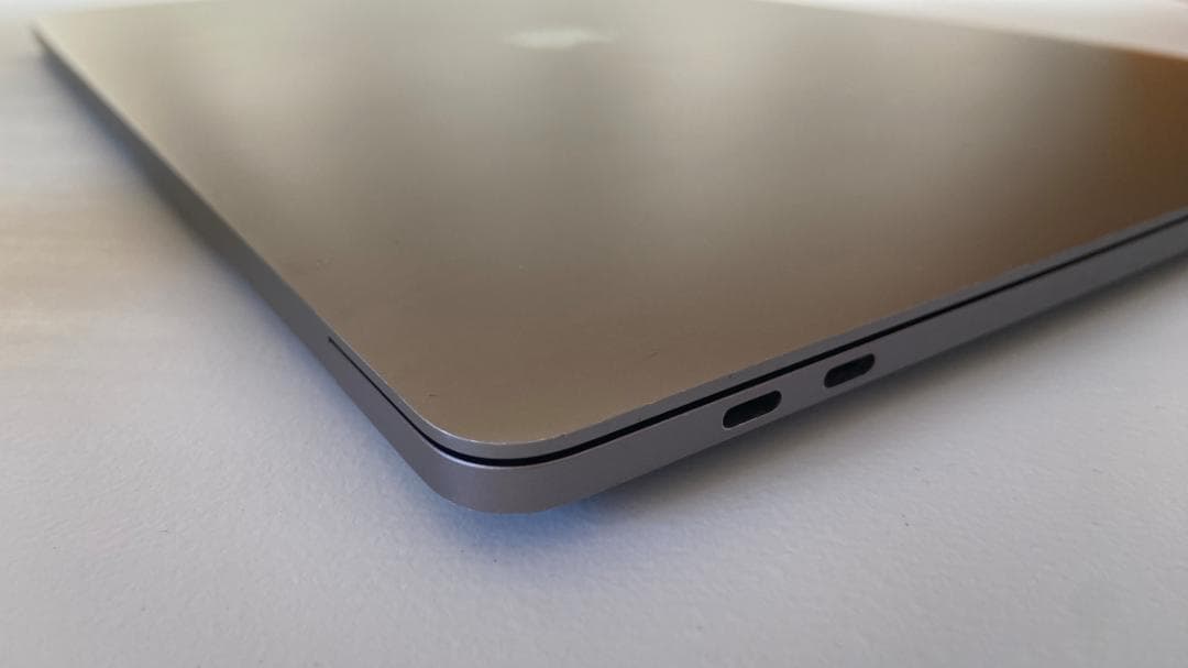 MacBook本体 MacBook Pro 15\" Intel i7 / 16GB / 512GB