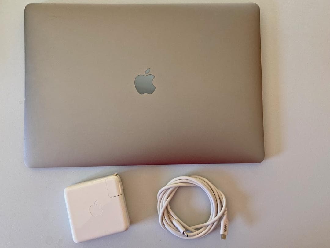 MacBook本体 MacBook Pro 15\" Intel i7 / 16GB / 512GB