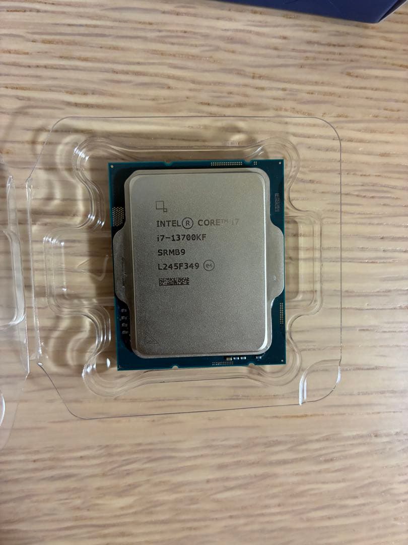 Intel Core i7-13700KF 中古品