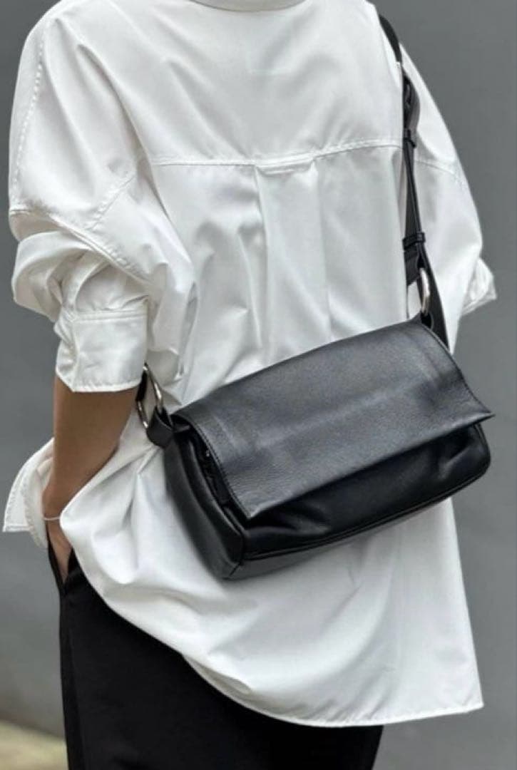 【新品未使用】BEARDSLEY(ビアズリー)レザーボディバッグ