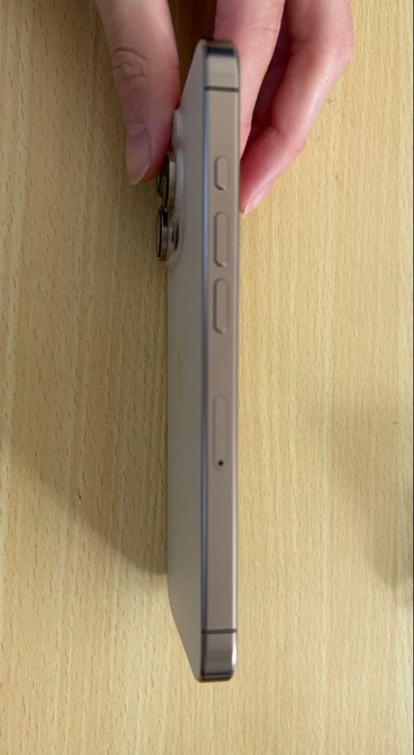 Apple iPhone 16pro デサートチタニウム　128GB