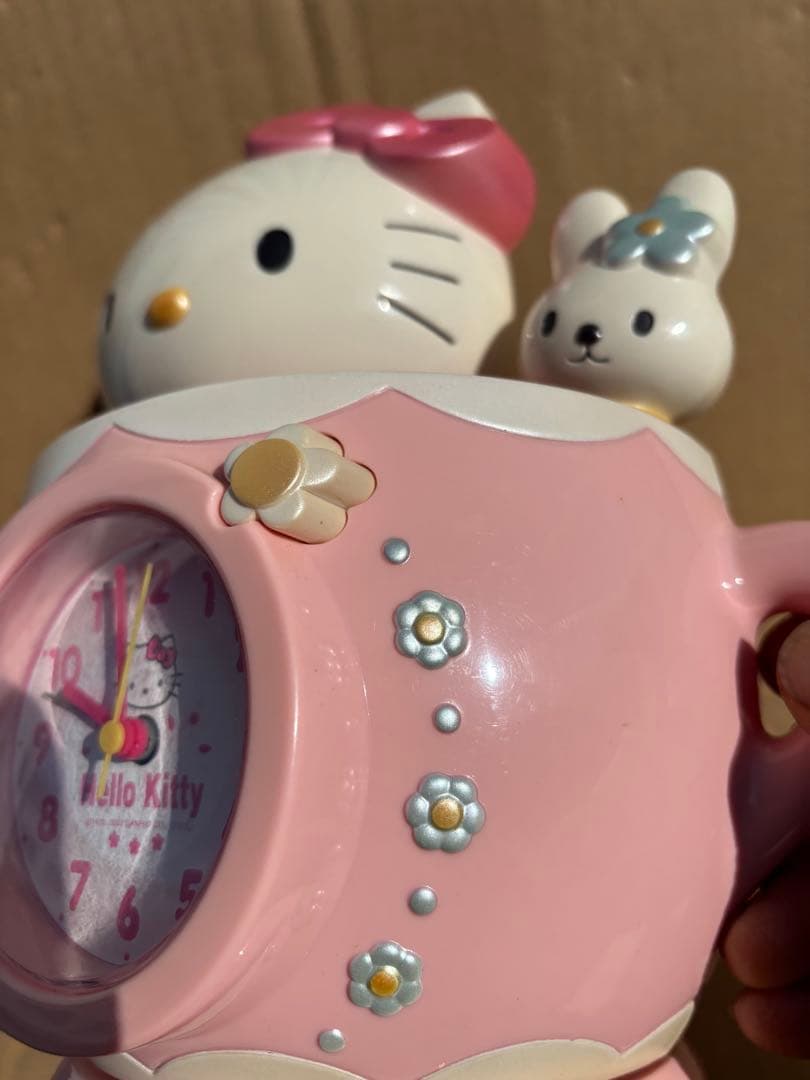 可愛いハローキティのティーカップ型目覚まし時計　ピンク作動品　きれい
