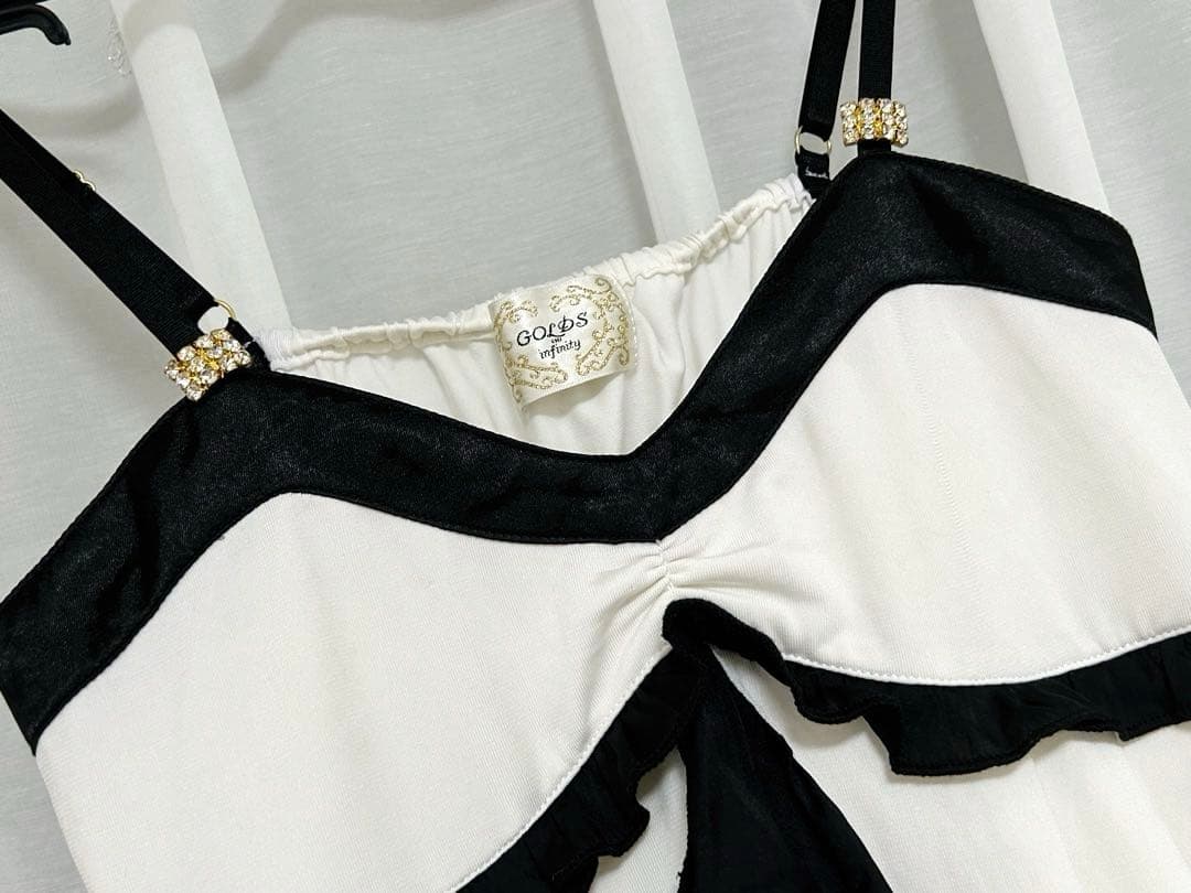 GOLDS♡肩紐ビジュー付き♡サテン×シフォン♡ラッフルフリルキャミトップス♡白