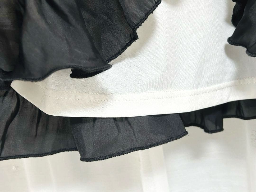 GOLDS♡肩紐ビジュー付き♡サテン×シフォン♡ラッフルフリルキャミトップス♡白