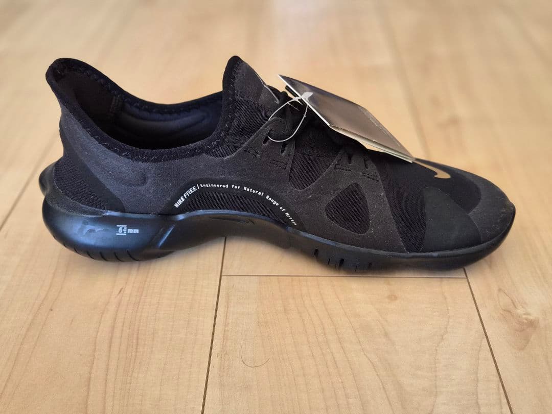 新品未使用タグ付き 27.5cm NIKEナイキ フリーラン5.0 　ブラック