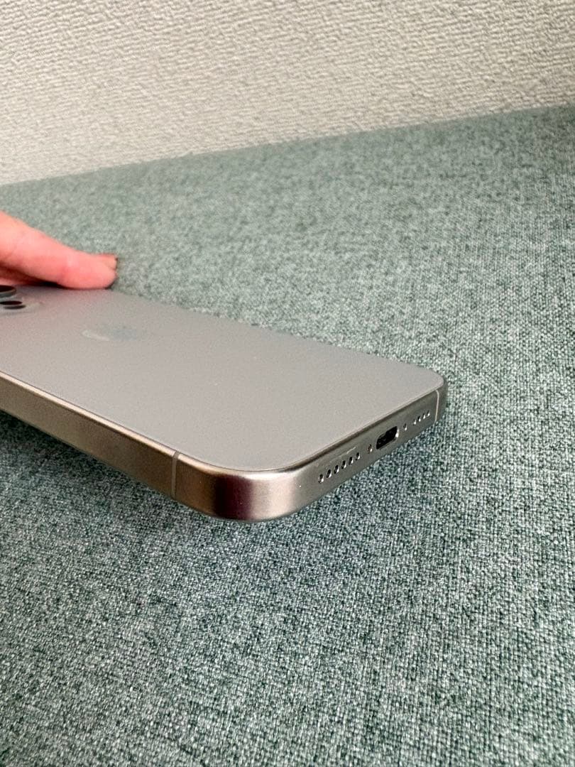 iPhone15ProMax256GBナチュラルチタニウム SIMフリー美品