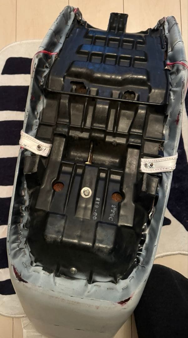 希少 CB400SF nc31 ちょび3段シート 30cm